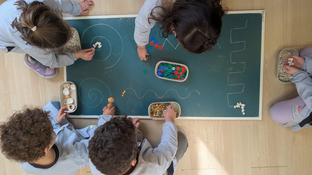 Sabíeu que jugar amb els dits és el millor gimnàs pel cervell? Enfortir els petits músculs de la mà és clau per al desenvolupament i si és jugant, encara millor!